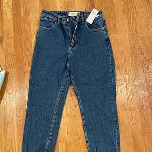 Abercrombie high rise mom jeans 28 short